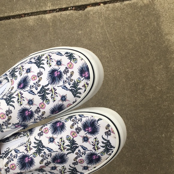 NEW VANS SNEAKERS - Picture 10 of 12